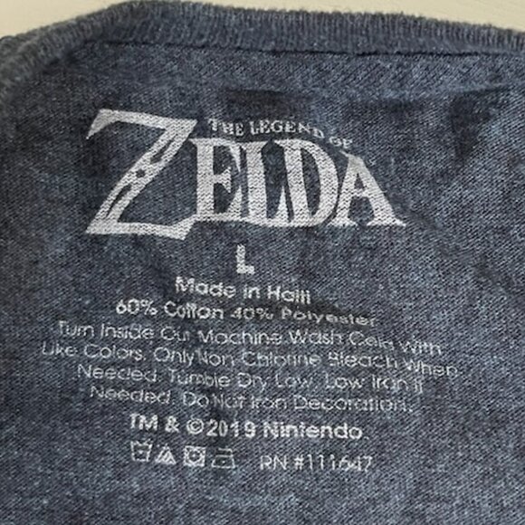2017 Nintendo THE LEGEND OF ZELDA Triforce T-Shirt Large - Picture 4 of 4